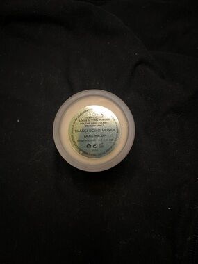 Laura Mercier Setting Powder in Translucent Honey NWOT